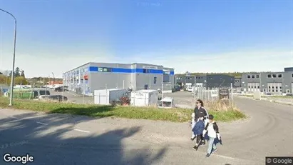 Lagerlokaler till försäljning i Upplands Väsby - Bild från Google Street View