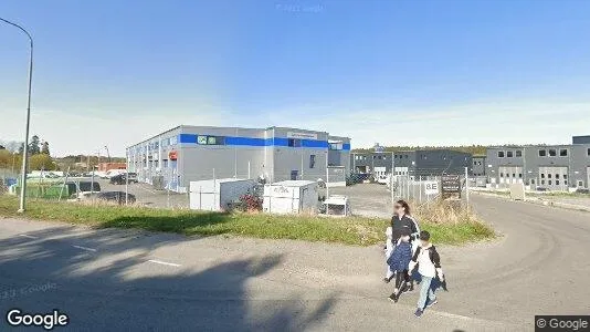 Lagerlokaler till försäljning i Upplands Väsby - Bild från Google Street View