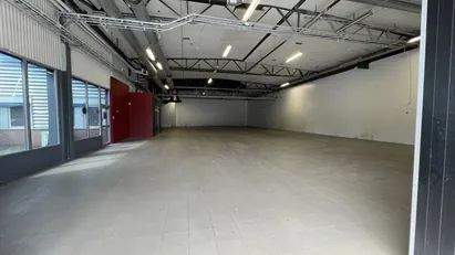 580 kvm lokal i Viared – tidigare bilhall, passar även för lager, e-handel eller showroom. Kontor, port, fiber och nä...