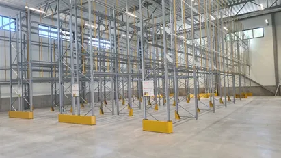 Nybyggd industri-/lagerhall med 10m takhöjd - Toppläge vid E4 (Enstaberga)